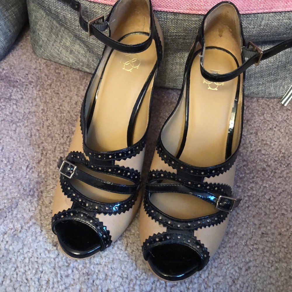 Ann Taylor Camel with Black patent heel 7M